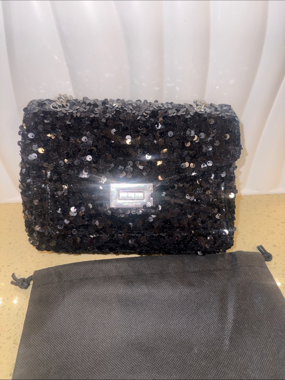 Beautiful couples sequence chain strap bag